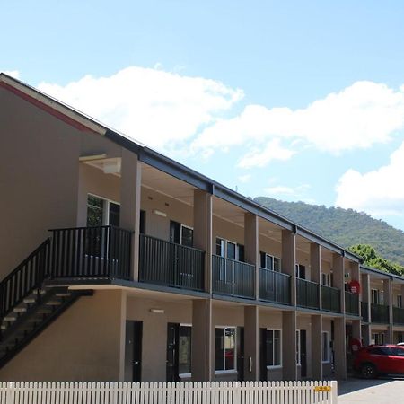 Alpine Hotel Bright Exterior photo